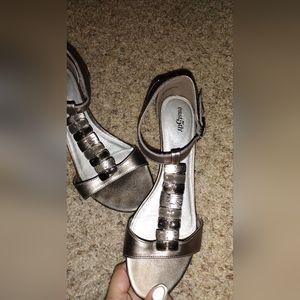 East 5th Pewter Metallic Sandals Sz 9M